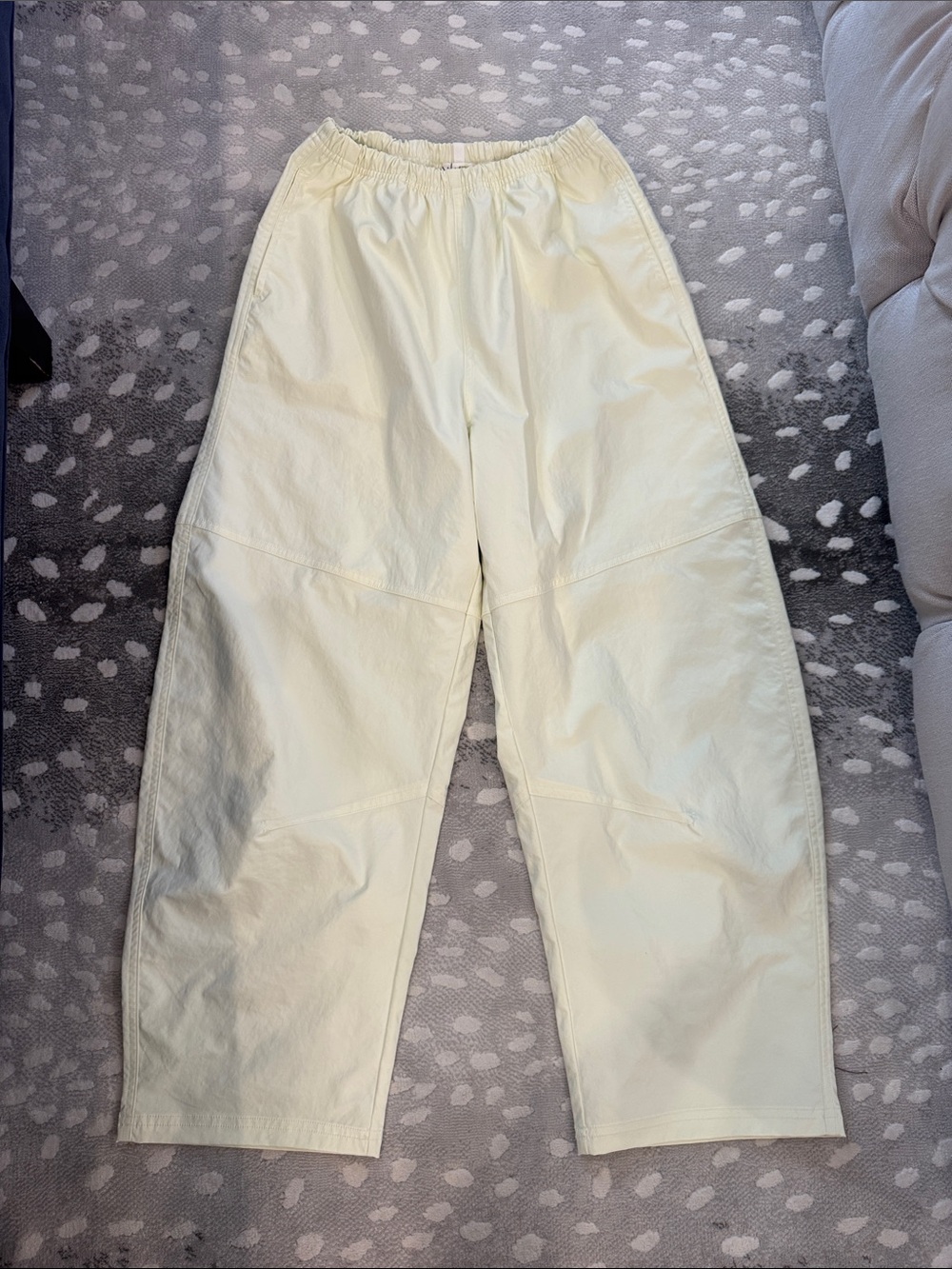 Relaxed Wide-Leg Light Green Pants with Elastic Waist
